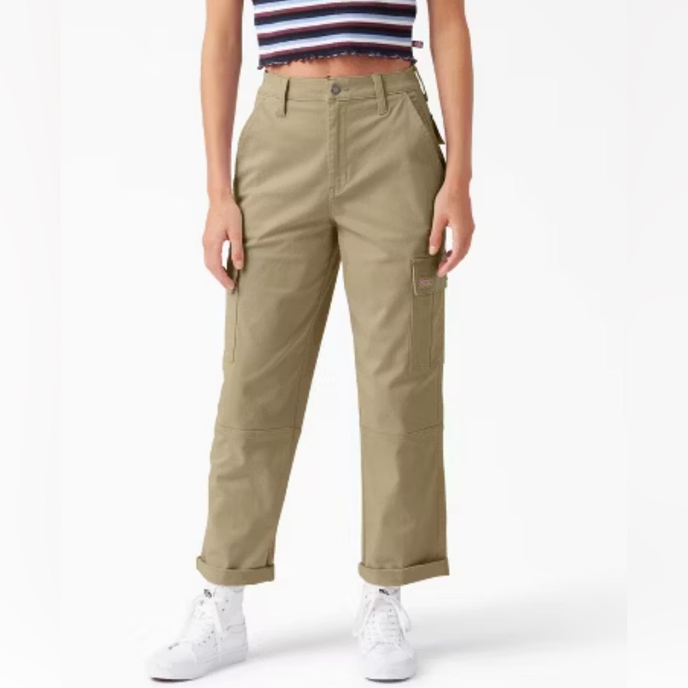 Dickies Women’s Relaxed Fit Cropped Cargo Pants - Desert Sand Size 27R (4) NWT